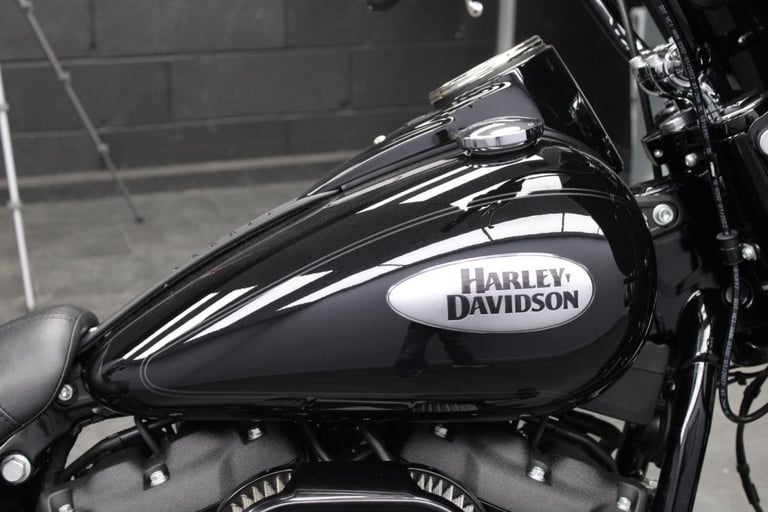 2024 Harley-Davidson FLHCS Heritage Softail Classic in the Vivid Black 