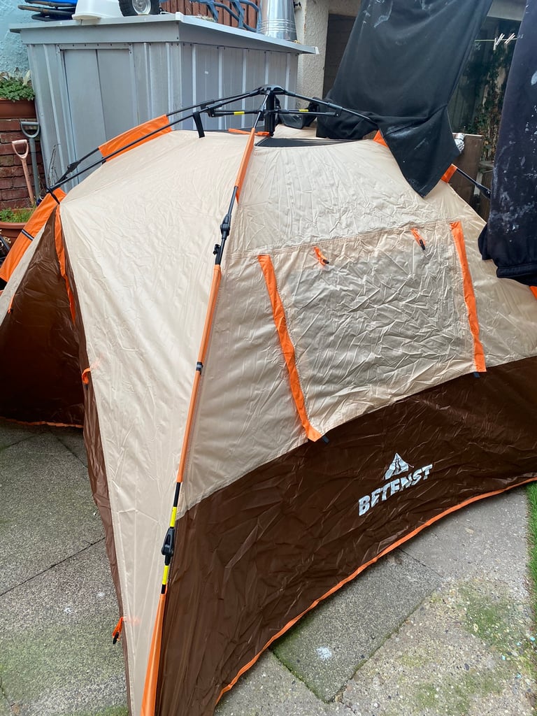 Pop up 4 berth tent
