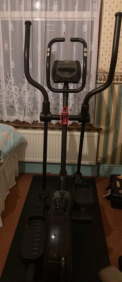 image for Reebok GX40s One Electronic Cross Trainer