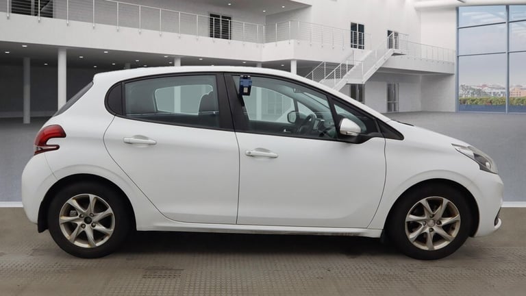 FINANCE AVAILABLE 2015 PEUGEOT PEUGEOT 208 1.2 PURETECH ACTIVE 12 MONTH MOT