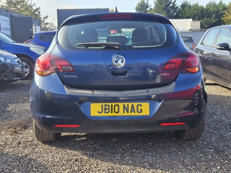 2010 Vauxhall Astra 1.7 CDTi 16V ecoFLEX SRi 5dr HATCHBACK Diesel Manual - Image 4