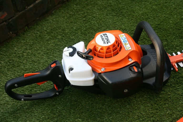 Stihl 2022 HS82RC  Petrol hedge trimmers 24” blades, excellent condition