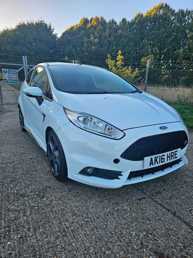 Ford, FIESTA, Hatchback, 2016, Manual, 1596 (cc), 3 doors