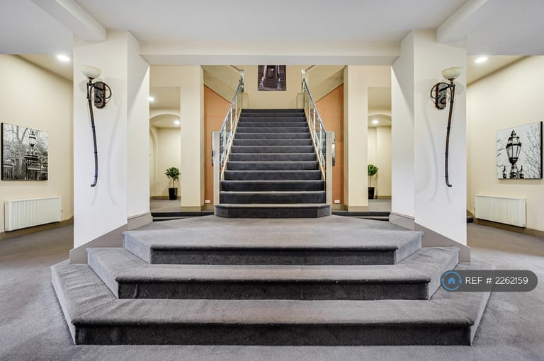 2 bedroom flat in Didsbury Gate, Manchester, M20 (2 bed) (#2262159)