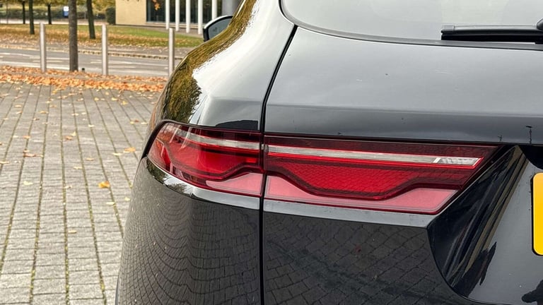 2023 Jaguar F-Pace 2.0 D200 R-Dynamic SE Black 5dr Auto AWD Estate Diesel Automatic