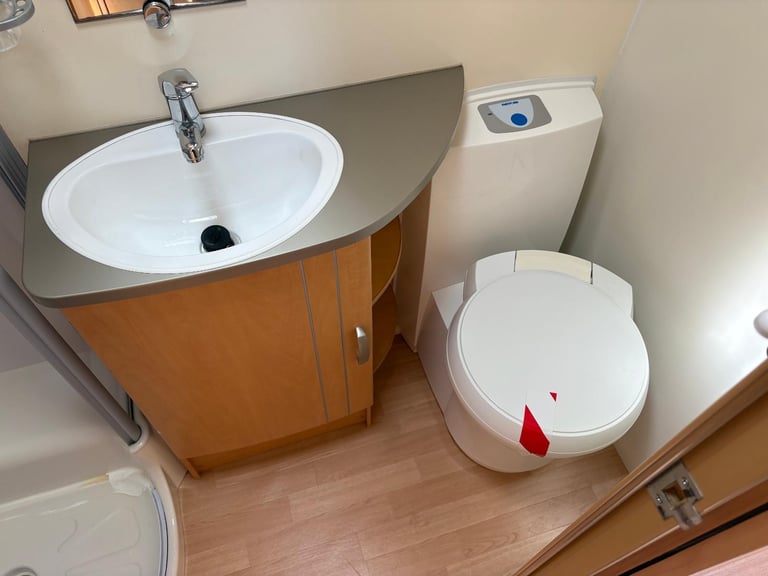 BAILEY OLYMPUS 525- 5 BERTH CARAVAN,DOUBLE DINETTE + MOTORMOVER