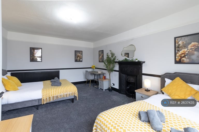 2 bedroom flat in Waverley Grove, Southsea, PO4 (2 bed) (#2637435)