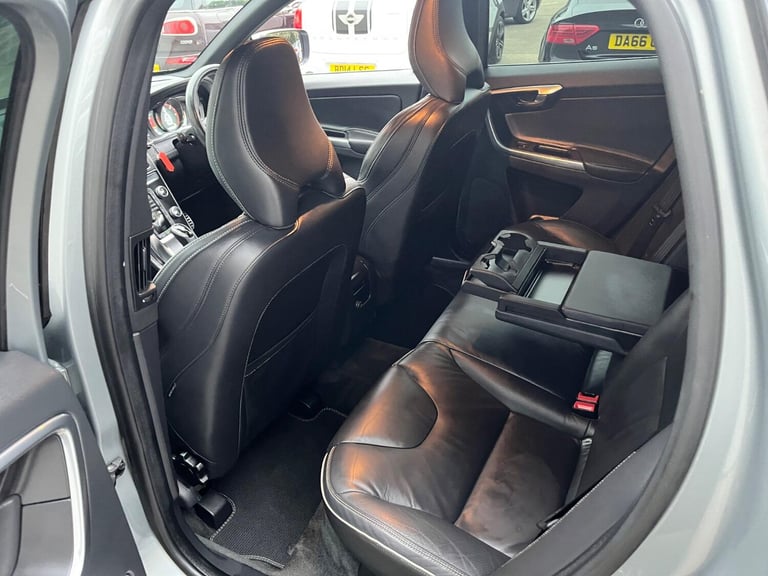 VOLVO XC60 2.0 R-Design Lux D4 (181hp) Silver Auto Diesel 2015