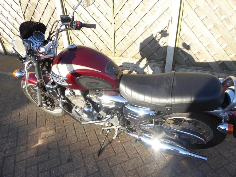 TRIUMPH THUNDERBIRD 900 N REG OWNERS AND SERVICE BOOK VERY CLEAN BIKE