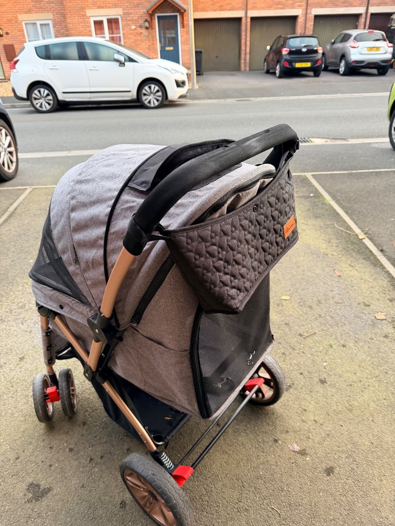 Puppy / Dog Pram pushchair
