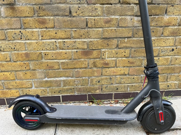 Xiaomi M365 electric scooter £100 With charger included
