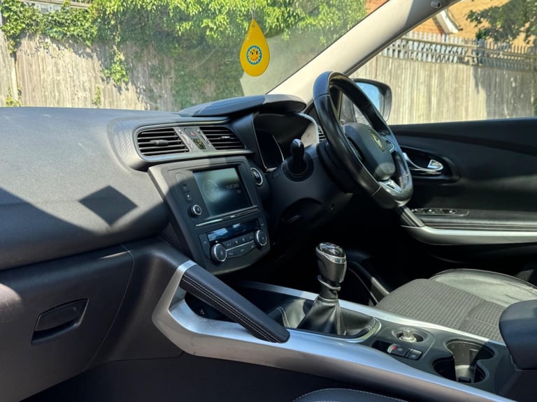 2017 Renault Kadjar 1.2 TCe Signature Nav Euro 6 (s/s) 5dr HATCHBACK Petrol Manual