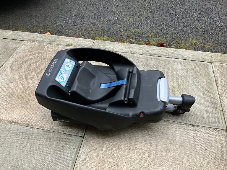 Maxi-Cosi Cabriofix car seat with base
