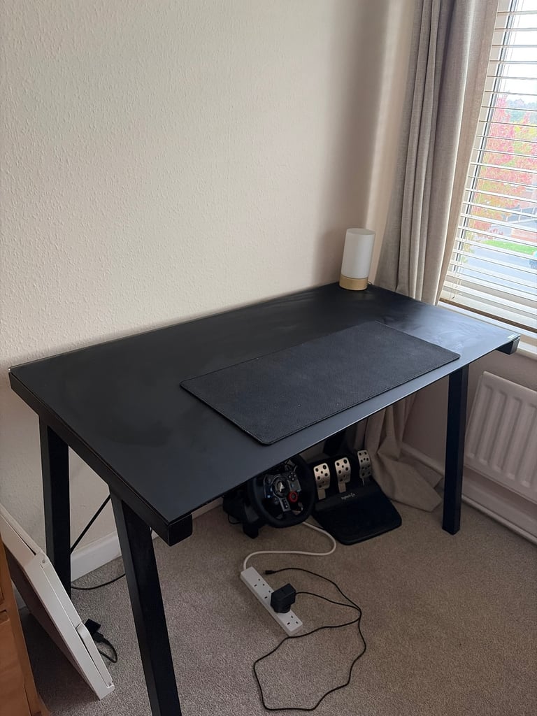 Desk glass table