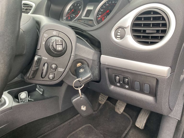 2010 Renault Clio 1.1 Clio Dynamique TomTom 16V 3dr Hatchback Petrol Manual