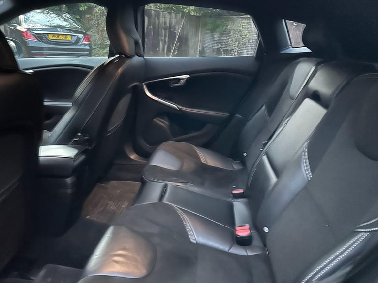 2017 Volvo V40 2.0 T2 R-Design Euro 6 (s/s) 5dr HATCHBACK Petrol Manual