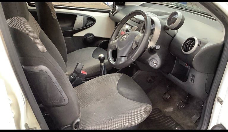 2013 Toyota AYGO 1.0 VVT-i Move with Style 5dr HATCHBACK Petrol Manual