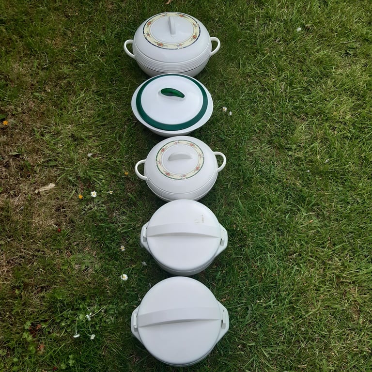 Insulated food containers / hot pots
