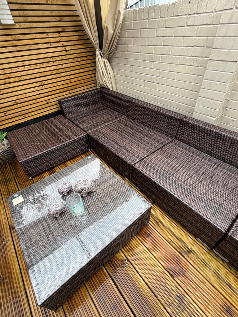 garden set 6 pieces with all cushions and protective cover 