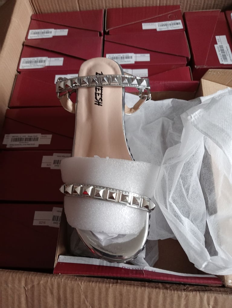 Lady's platform sandals 