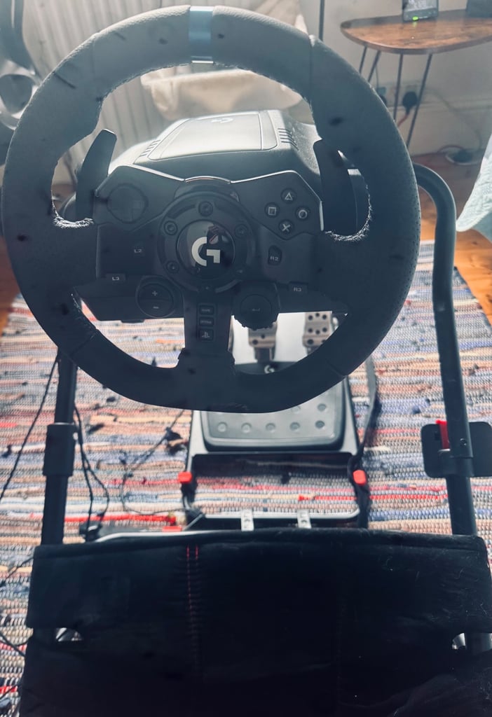 image for Logitech G923 Wheel + Racing Seat – London N15