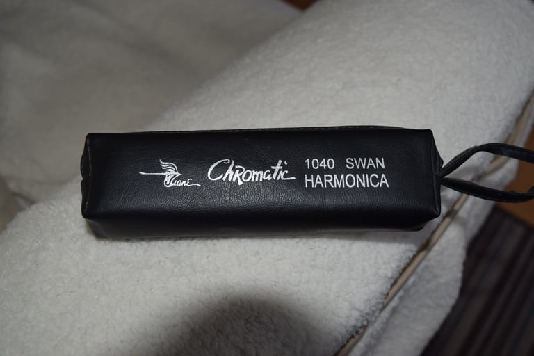 CHROMATIC HARMONICA
