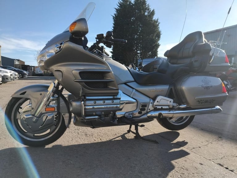2002 02 HONDA GL 1800 A-2 GOLDWING LUXURY CRUISER TOURING TOURER GOLD WING