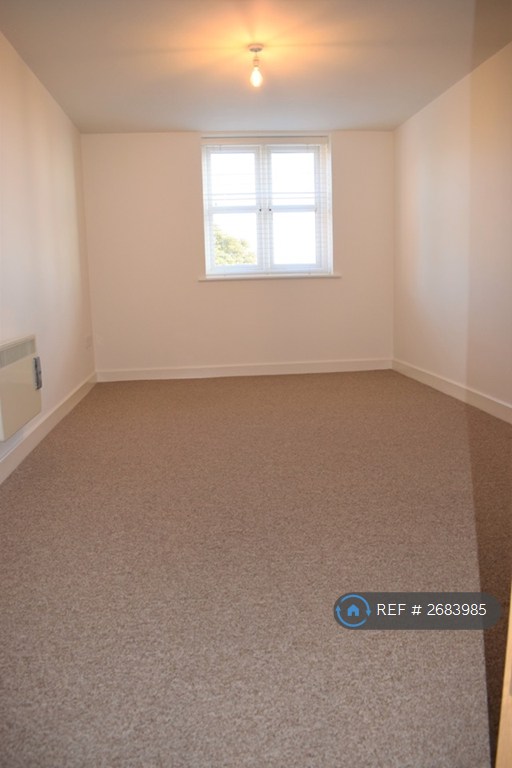 2 bedroom flat in Jenner House, Nottingham, NG3 (2 bed) (#2683985)