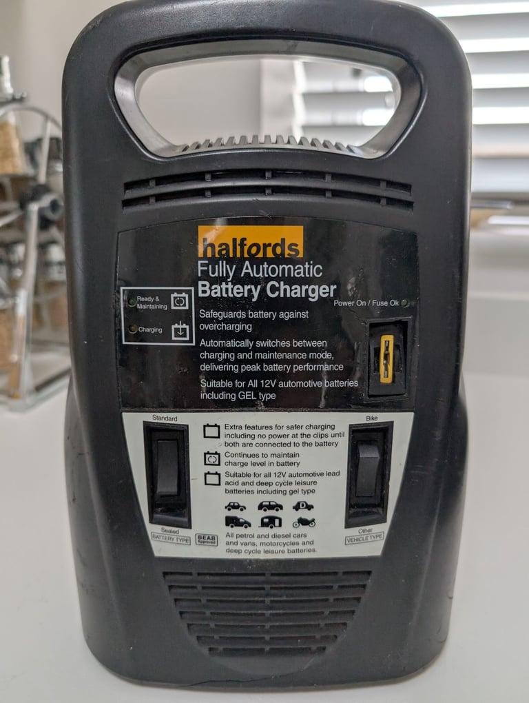 Halfords Fully Automatic Battery Charger BFH-1275AM Car Van Motorbike
