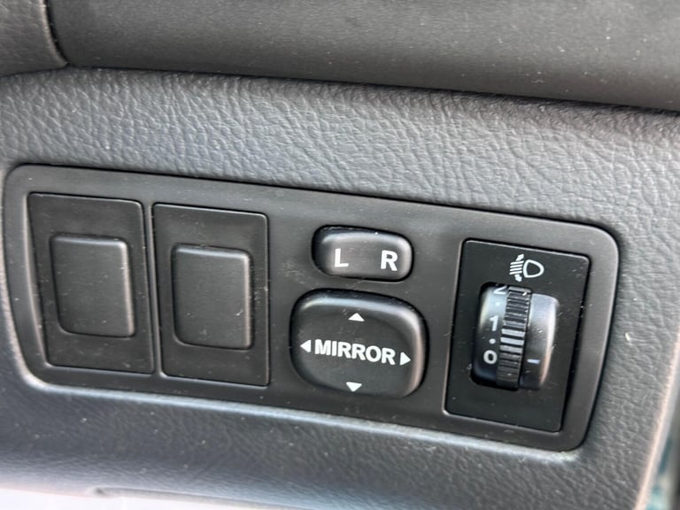 2003 Toyota Avensis T3-s Semi-auto Hatchback Petrol Automatic