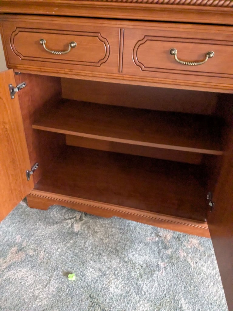 Free wall display unit