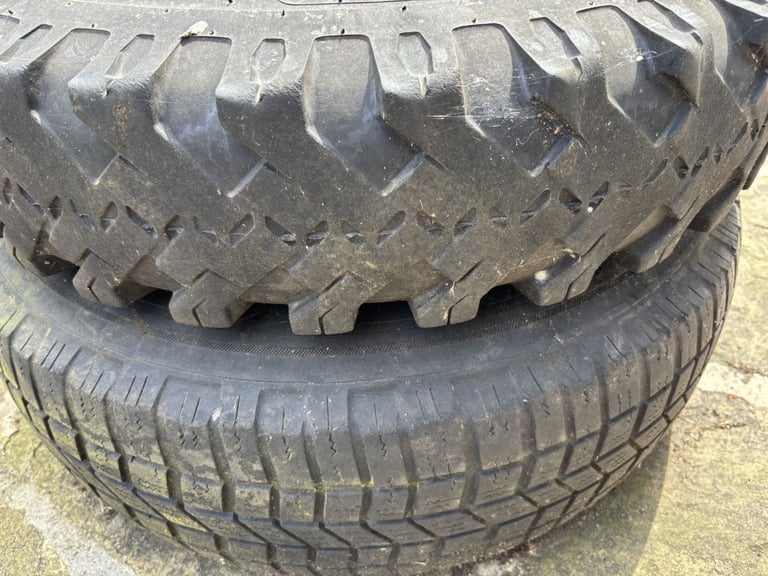 Land Rover tyre and wheel - ML 914  6.00 – 16 M+S