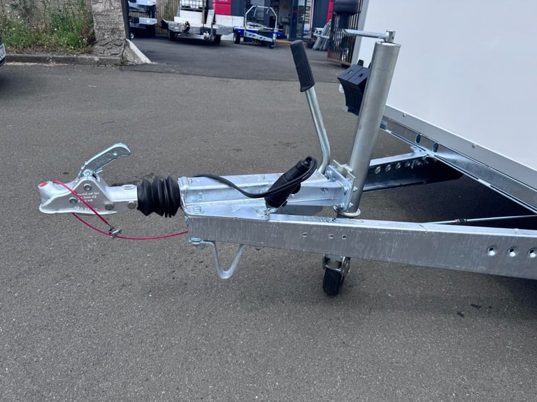 BRAND NEW 400CM X 200CM X 200CM TWIN AXLE BOX TRAILER WITH BARN DOORS 2700KG BRAKED