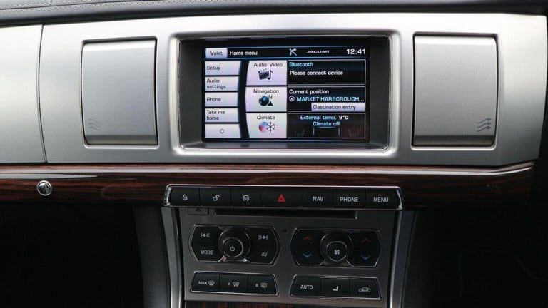 JAGUAR XF 2.2d Portfolio Sportbrake Auto Euro 5 (s/s) 5dr 2015