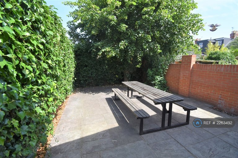 7 bedroom house in Addington Road, Reading, RG1 (7 bed) (#2263492)