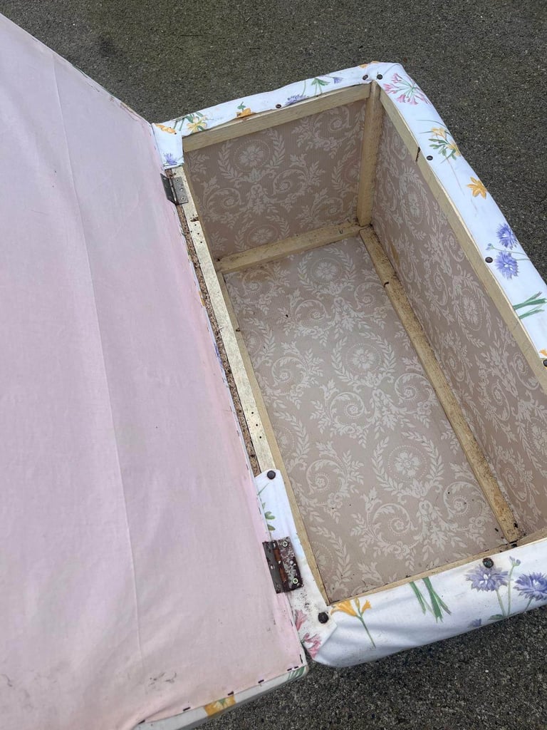 Blanket box / ottoman 