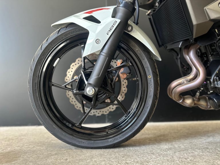 STUNNING ONE OWNER 2024/24 KAWASAKI Z400 MOTORCYCLE 
