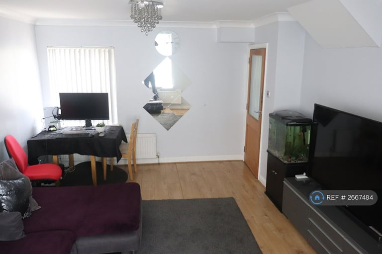 2 bedroom house in Nelson Close, Uxbridge, UB10 (2 bed) (#2667484)