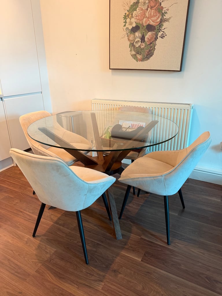 image for Beautiful Glass Dining Table and 4x Velvet Chairs