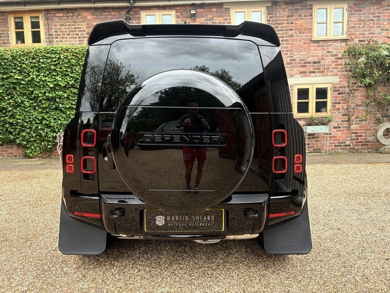 2025 Land Rover Defender 2025 3.0 D250 Hard Top X-Dynamic SE Auto PANEL VAN Diesel Automatic