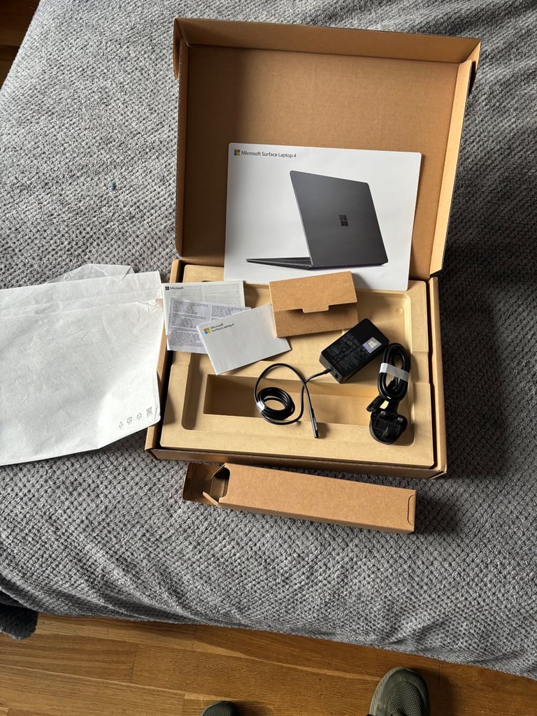 Microsoft surface book touch screen laptop 4 series 11 boxed as new 