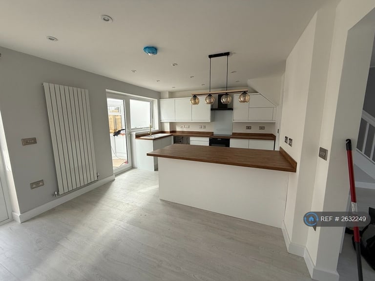 3 bedroom house in Larchgrove Walk, Weston-Super-Mare, BS22 (3 bed) (#2632249)