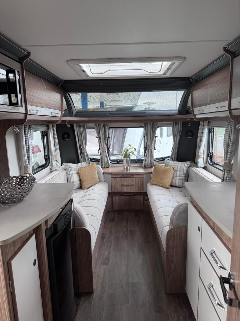 Coachman VIP 460, Yr. 2019, 2 Berth, mover, air awning 