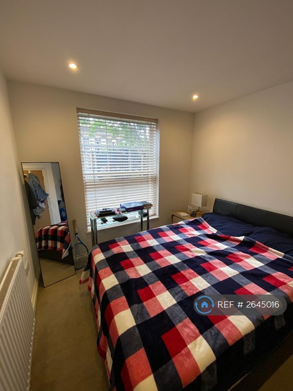 2 bedroom flat in Black Prince Rd, London, SE11 (2 bed) (#2645016)