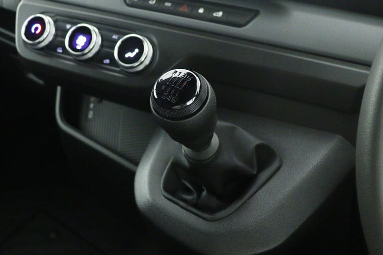 2025 Renault Master MM35 Blue dCi 150 Advance Medium Roof Panel Van Diesel Manual