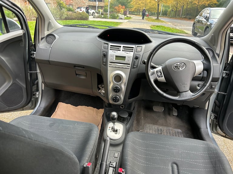 Toyota YARIS 1.3 automatic,low miles 50k,drives superb,excellent condition,service history,2 keys 
