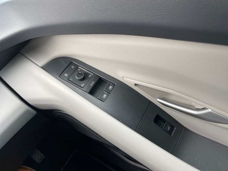 2024 Ford Explorer 210kW Premium 77kWh 5dr Auto [Driver Assist Pack] Estate Electric Automatic