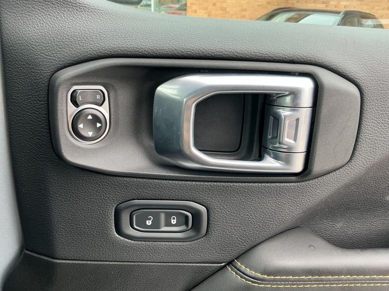 2025 Jeep Wrangler Sahara 2.0 272hp 4x4 Auto8 CONVERTIBLE Petrol Automatic