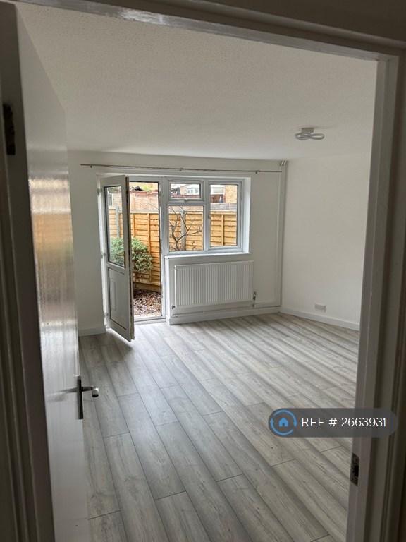 3 bedroom house in Venice Court, Andover, SP10 (3 bed) (#2663931)