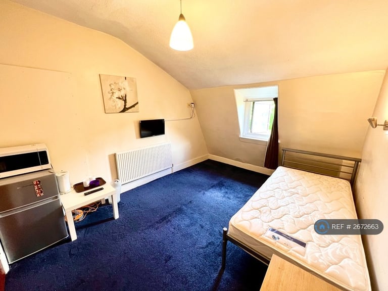 1 bedroom in Sussex Gardens, London, W2 (#2672663)